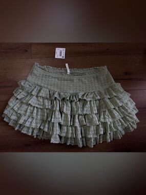 NWT American Eagle High-Waisted Ruffle Mini eyelet Skort- sage green $49.95
